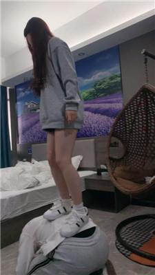 【欣婷】抽耳光/小白鞋白袜踢踹踩踏 bf47939