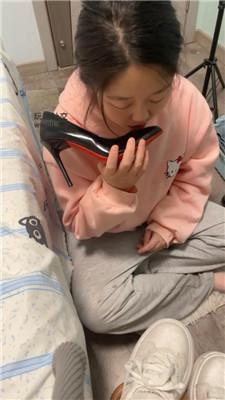 【白兔】母畜舔高跟-内裤-小白鞋白袜 JS241212-4