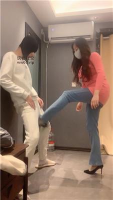 【宝娜】牛仔裤坐脸窒息/踢裆顶裆/高跟肉丝踩 bf48233