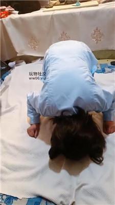 【伪娘和人妻】蓬头垢面的狗舔脚，真是下贱啊 JS241224-40