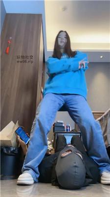 【猴歌】胯下羞辱/小白鞋踩踏/坐脸窒息 JS241229-28