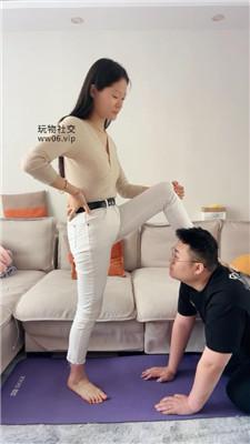 【埋汰】骑马鞭打/玉足踩虐舔 JS250115-1