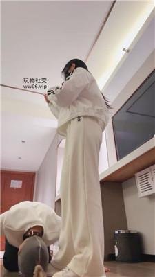 【妮蔻】胶带捆绑-小白鞋白袜塞嘴暴力虐打 bf49484