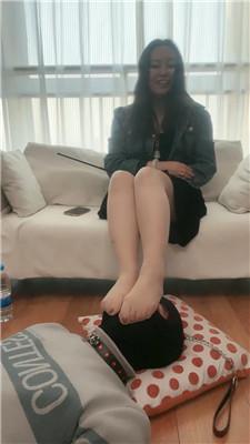 【梦主】棍棒威胁抖M舔肉丝脚 JS250117-47