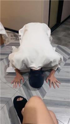 【沐沐大大】玉足跪舔踩踏/伺候圣水 JS250131-2