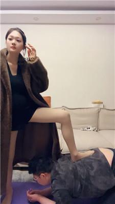 【埋汰】骑马狗爬-肉丝脚踩虐【上】 bf49822