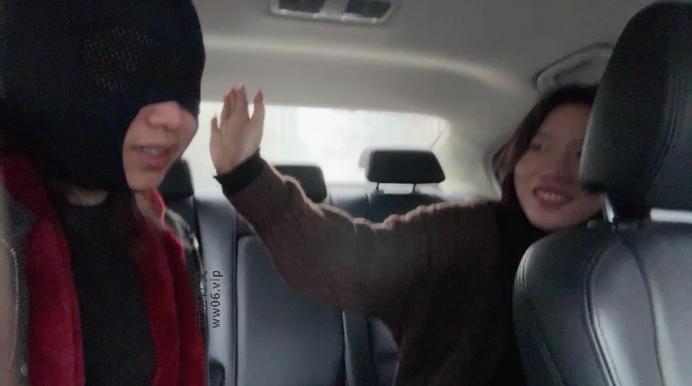 【素人挖掘机】雨天开发小姐姐粉棉袜踩 JS250219-44