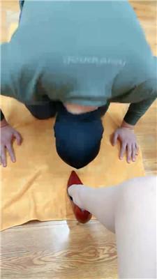 【优优】下跪狗高跟肉丝恋足舔 JS250303-43