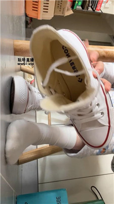 【萧萧大人】白色匡威帆布鞋    250420-21