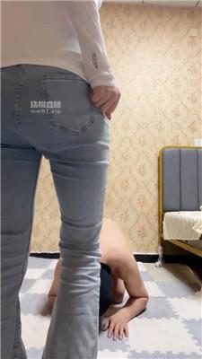 【林清雅】物化人体烟灰缸-小白鞋踩踏 bf53849