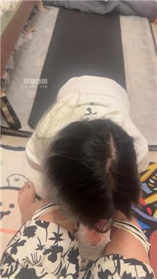 【饭饭】母畜舔吃自己的卫生巾 JS250527-21