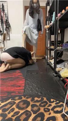 【月女神】高跟肉丝踩踏喂食-鞭打遛狗 JS250610-27