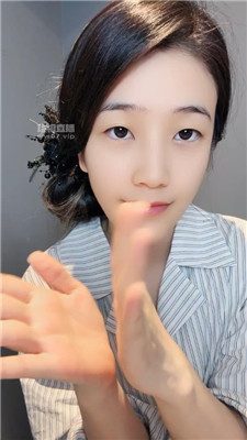 【聪慧】素颜拍手    250611-5