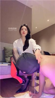 【狸狸】掐乳虐-酸臭黑丝恋足舔 bf54811