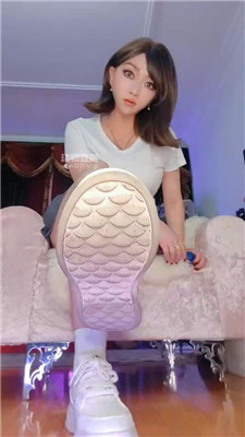 【魔鬼天使】逼着吸香水闻臭棉袜    250619-41