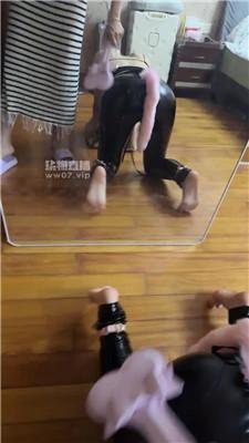 【饭饭】牵狗链-看母狗发骚现场 JS250707-9