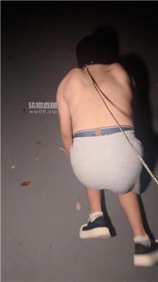 【yu神】深夜户外遛狗-清理脏鞋底 JS250713-31