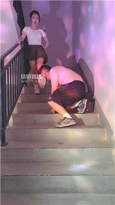 【米粒儿】高跟+小白鞋-楼道遛狗【双视角版】 bf55565