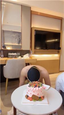 【瑶瑶】骑马狗爬-脚下喂食蛋糕 bf56027