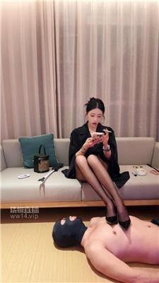 【苏御大人】高跟黑丝碾压踩-跪求圣水  JS250904-38