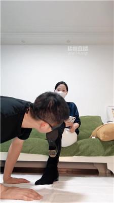 【晚晚】挑战超强原味脚深喉 JS250906-26