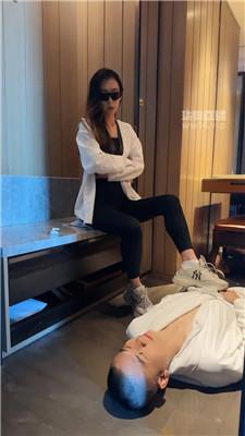 【凌晨】坐脸窒息-运动鞋白袜踩【双视角版】 bf57586