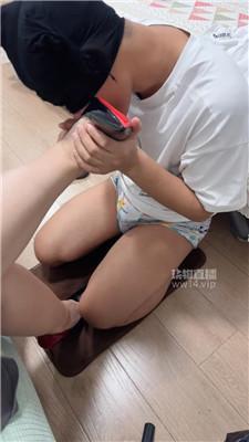 【小妈主】高跟碾压踩-恋足狂舔 JS250925-22