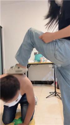 【千野大人】舔不干净脚就挨抽挨踩 JS251002-6