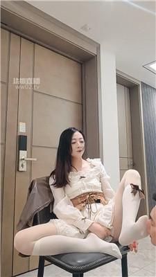 【暮歌】丝袜美腿跳踩小骚 bf58554