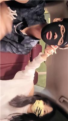 【素人饮水机】陪酒小妹车内调奴 JS251030-21