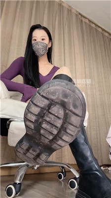 【雅雅】膜拜脏靴子    251103-27