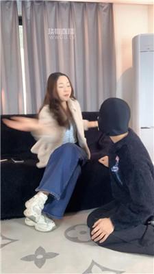 【女生也能很暴力】运动鞋踩踏-抽耳光 bf59448