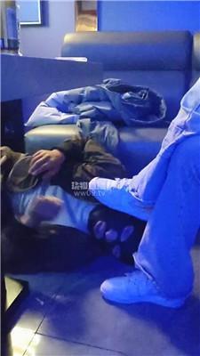 【小琪想吃糖】舔私人影院陪看的鞋袜脚 JS251210-35