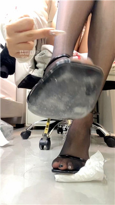 【小懿】脚下贱狗    251214-25