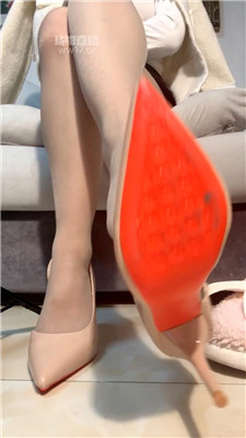 【白渝】高跟丝足爆吸香水    260103-4