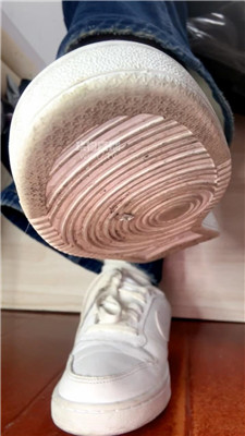 【咬猫】白袜司马乳母楼道露出    260107-26