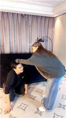 【刘二狗】牛仔裤女神暴力踢踹 JS260113-19