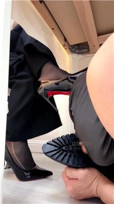 【伊潼】桌底视角-白领高跟踩 JS260122-23