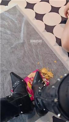 【倪小主】长靴女神踩踏喂食母狗 JS260130-12