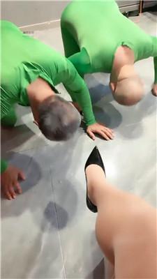 【冷】踩虐狗舌头 JS260206-18