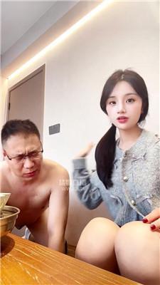 【香芋朱朱】桌底白袜脚玩老板 bf61114