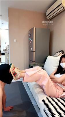 【言泽】坐脸窒息-强迫闻舔鞋袜叫 JS260223-1