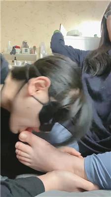 【小羊】母狗玉足狂舔 JS260310-13