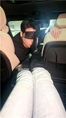 【喵酱紫】车内强迫司机舔超臭原味 JS260314-17
