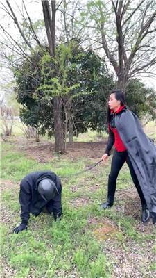 【爱丽丝】户外两脚马骑脖子圣水 JS260320-15