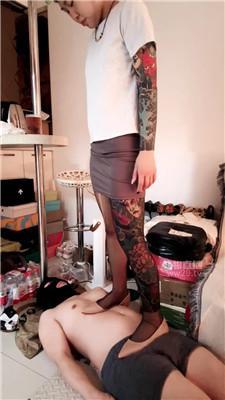 【乐主】精神小妹之花腿虐待废物狗 JS260326-4